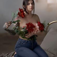  Nude