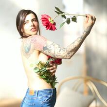  Nude