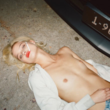  Nude