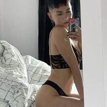  Nude