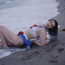  Nude