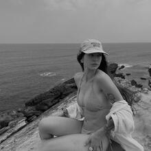  Nude