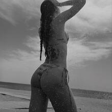 Nude
