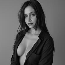  Nude