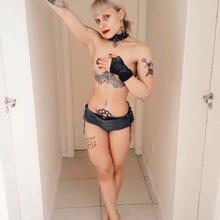  Nude