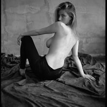  Nude