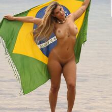  Nude