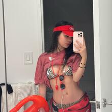  Nude