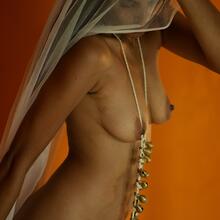  Nude