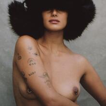  Nude