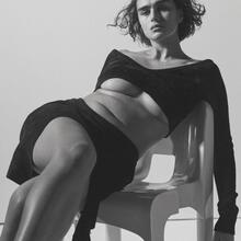  Nude