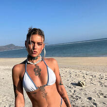  Nude