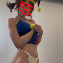  Nude