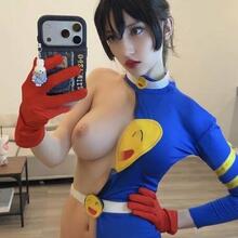  Nude