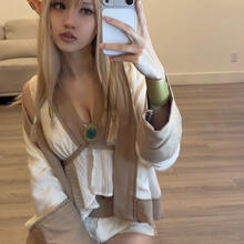 Nude