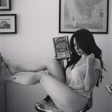  Nude