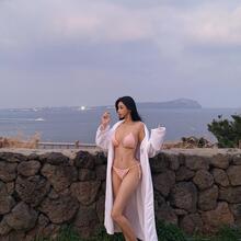  Nude