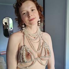  Nude