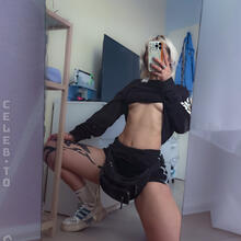  Nude