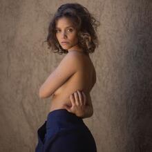  Nude