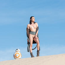  Nude