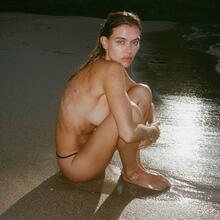 Nude