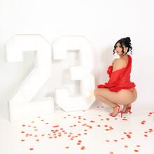  Nude