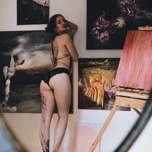  Nude