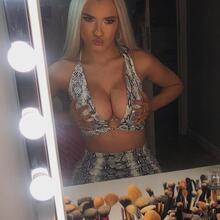  Nude