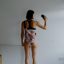  Nude