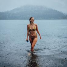 Nude