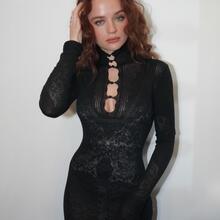  Nude