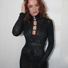  Nude