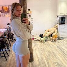  Nude