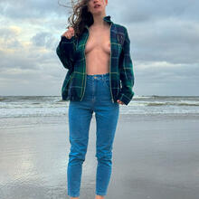  Nude