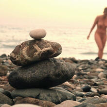  Nude