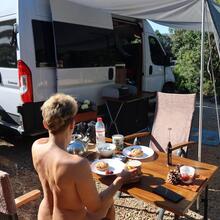  Nude