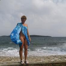  Nude