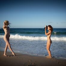  Nude