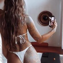  Nude