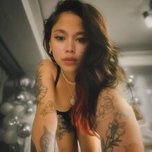  Nude