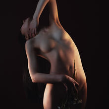  Nude