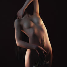  Nude