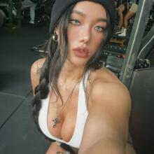 Nude