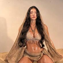 Nude