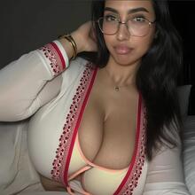  Nude