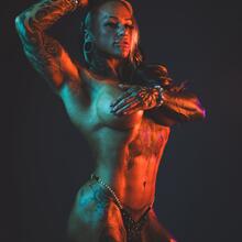  Nude