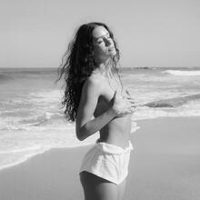  Nude