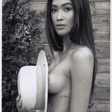  Nude