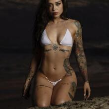  Nude